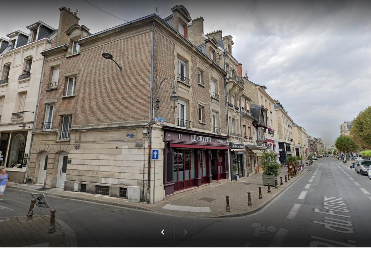 Suite Du Crypto - Vue Imprenable Sur La Place Du Forum Reims Eksteriør bilde